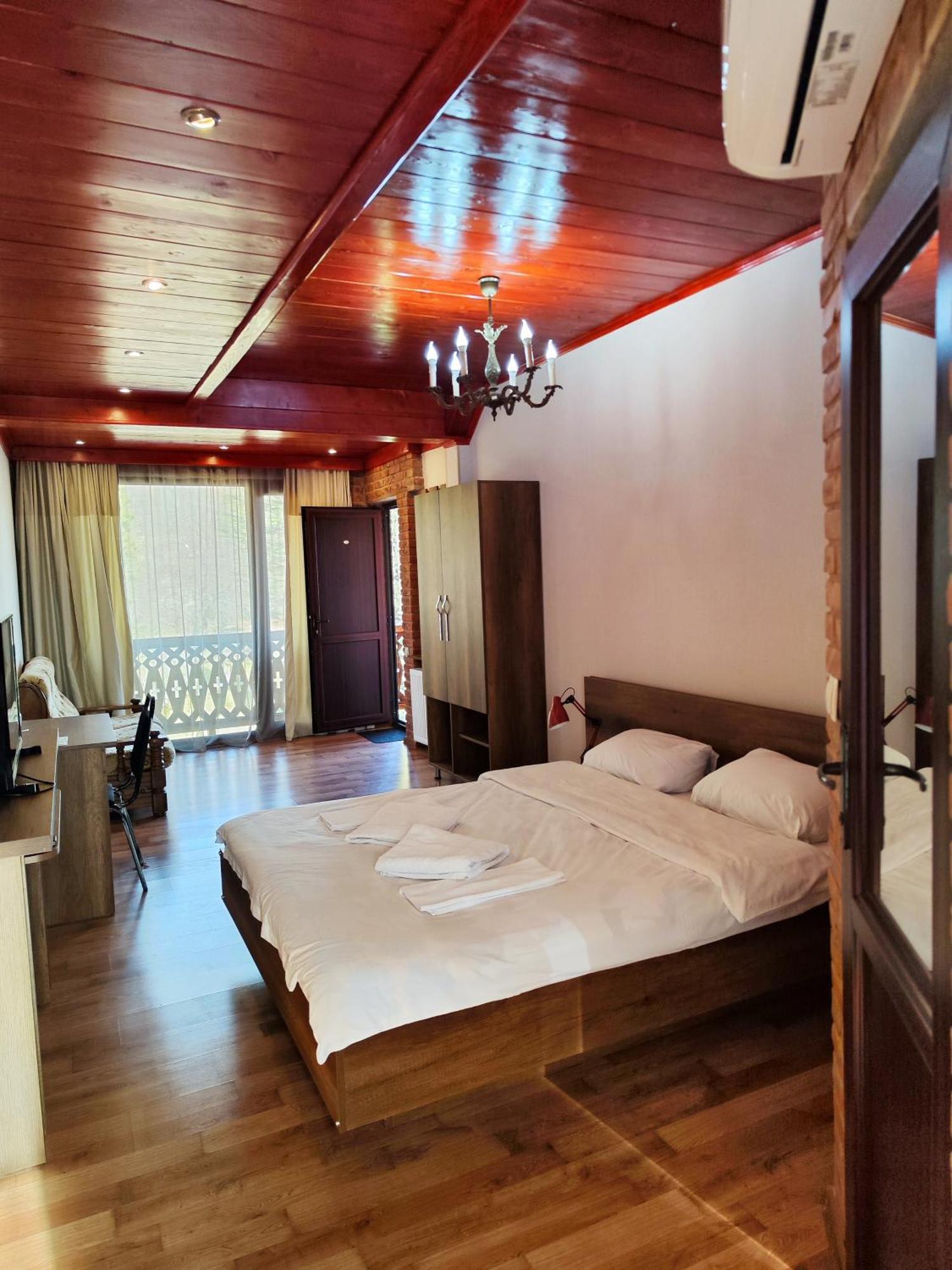 Chateau Chikovani Hotel Gordi Ngoại thất bức ảnh
